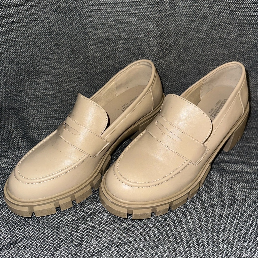CUSHIONAIRE Women's Slip-on Lug Sole Loafer - Picture 2 of 5